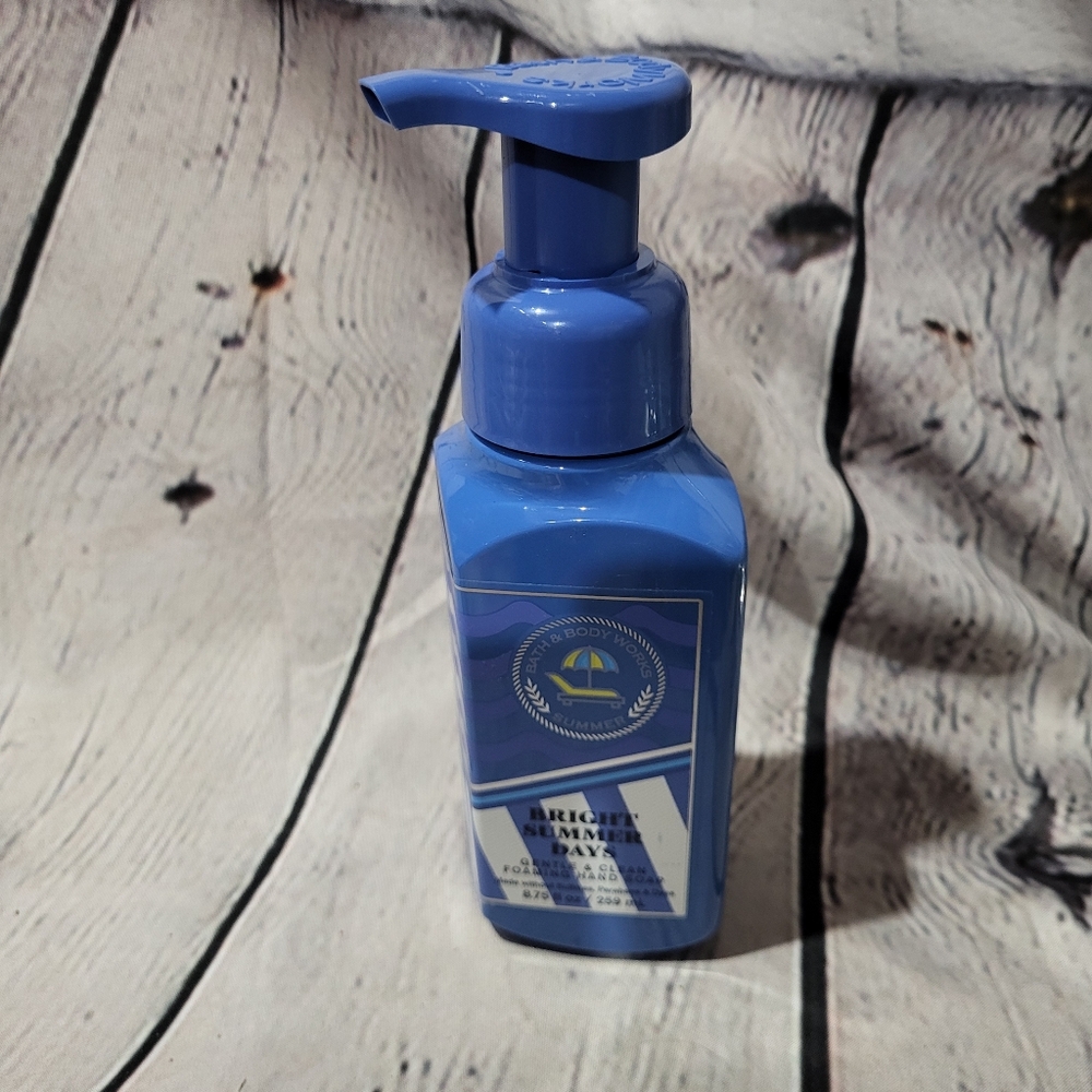 NWT Bath & Body Works Bright Summer Days Foaming Hand Soap